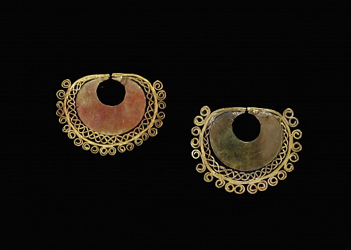 Early Nasca Gold Pair of Earrings with Filigree Decoration Price Upon Request