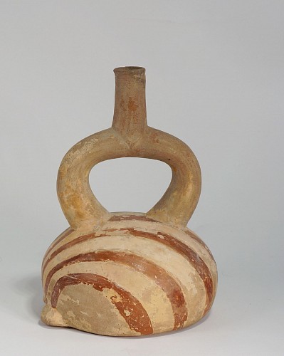 Exhibition: AFFORDABLE ARTIFACTS: $3,500 and UNDER, Work: Stirrup Spout Vessel Depicting a Scallop $3,400
