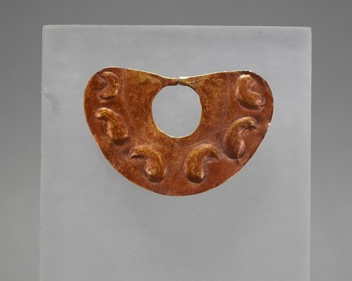 Exhibition: AFFORDABLE ARTIFACTS: $3,500 and UNDER, Work: Moche Gold Nose Ornament with 6 Embossed Uculla Fruit