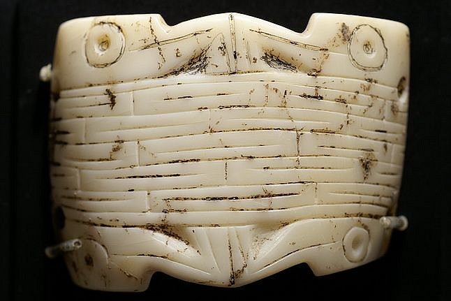 Dominican Republic, Taíno  Shell Bracelet with Incised Opposing Birds
This bracelet is made from a large hard shell and incised with opposing birds' heads on the top and on the bottom, separated by rows of horizontal lines.
Period: Dominican Republic, Taíno , c. AD 1000 - 1500
Media: Shell
Dimensions: Width: 1 1/2" x Length: 2 1/4"
98235